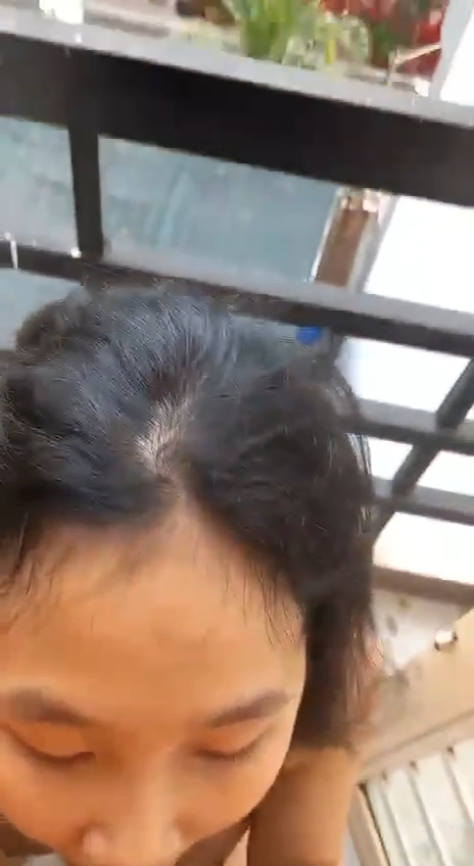 Mở cửa ban công ngắm cảnh
